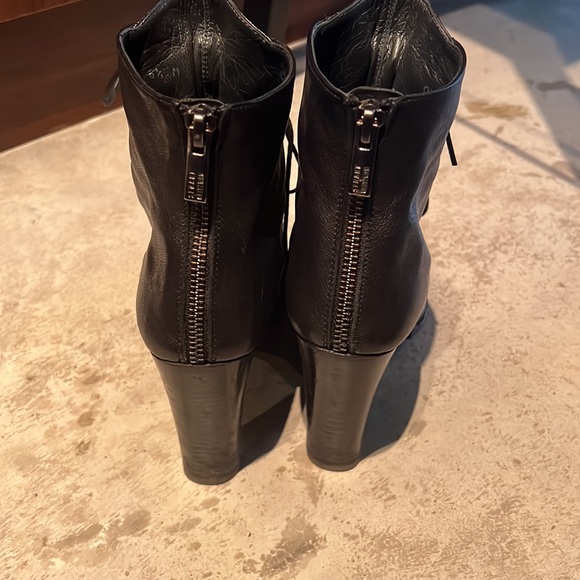 Stuart Weitzman Boots - size 6.5 - Picture 2 of 3